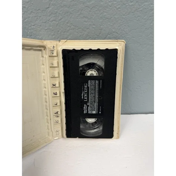 Disney The Lion King Masterpiece Collection VHS Tape Clamshell Case - Picture 2 of 3